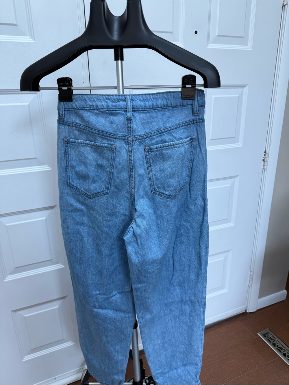 High-Rise Pleated Light Blue Women’s Jeans - Picture 5 of 6